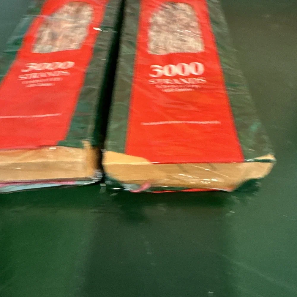 2VTG‎ Santa's Best Icicles Tinsel are pkg with 1,000 silver strands per box,18in